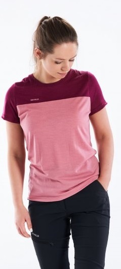 Dámské merino triko Devold Norang Woman Tee Foxglove/Beetroot 25/26